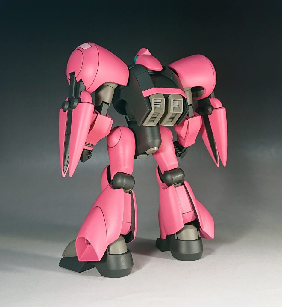 ハサミを下げて設定画リスペクトなバックショット