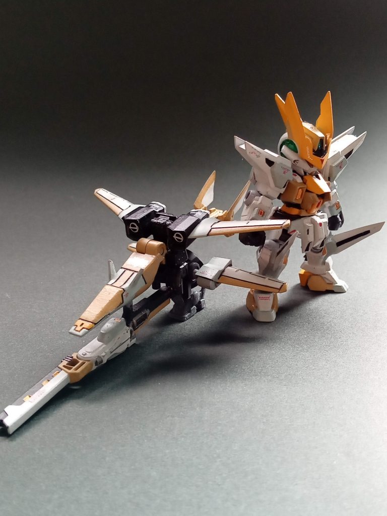 バックパックは飛行ユニットになり、キュリオスに合体する感じにしました。