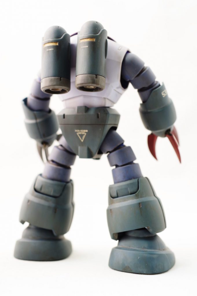 部分的な塗装以外は成型色のままで、Mr.ウェザリングカラーでウォッシングしました。