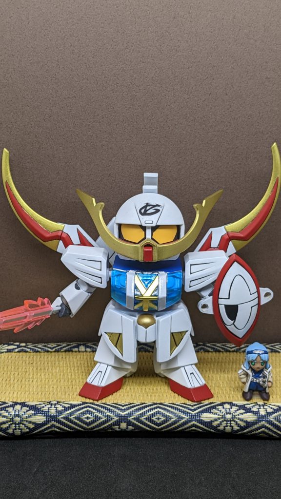 パワーアップ、月光戦神形態!武者ジェネレーションのガンダムはナイトガンダムでいうところの機兵のような立ち位置でそれぞれパイロットがいるので、ロランのフィギュアが付いています。ちょっと嬉しい。