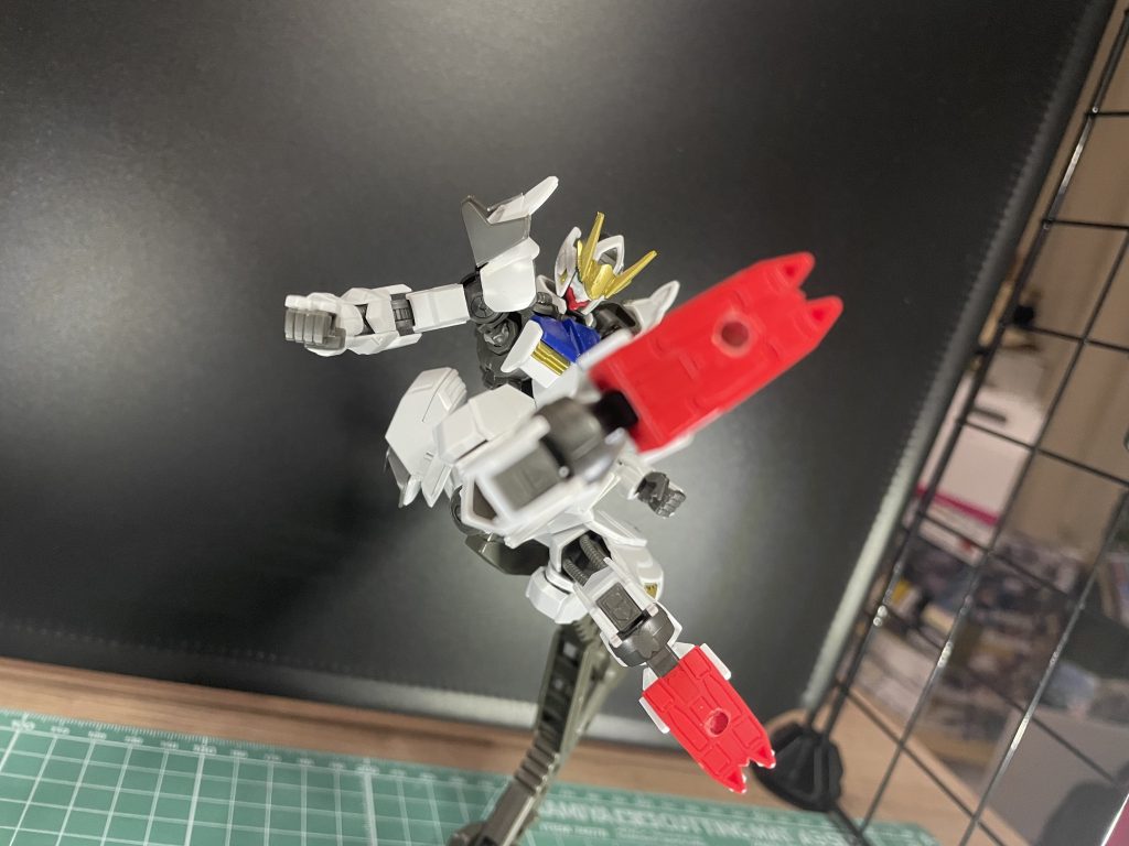 ライダーキックもできます!足の穴。。。?知りませんねぇ。。。 そんなことより次は武器の話です!!