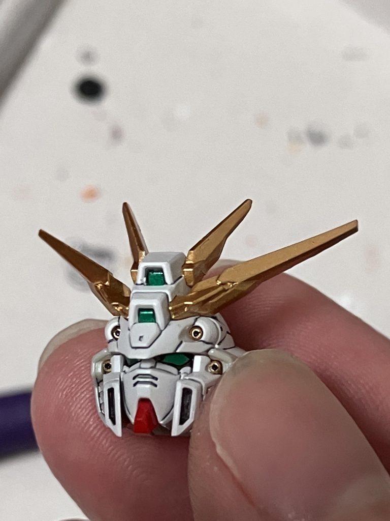 今回初めてツインアイのシールを使わずに塗ってみました最近のガンプラマーカーってとても発色が良くて楽しいですね