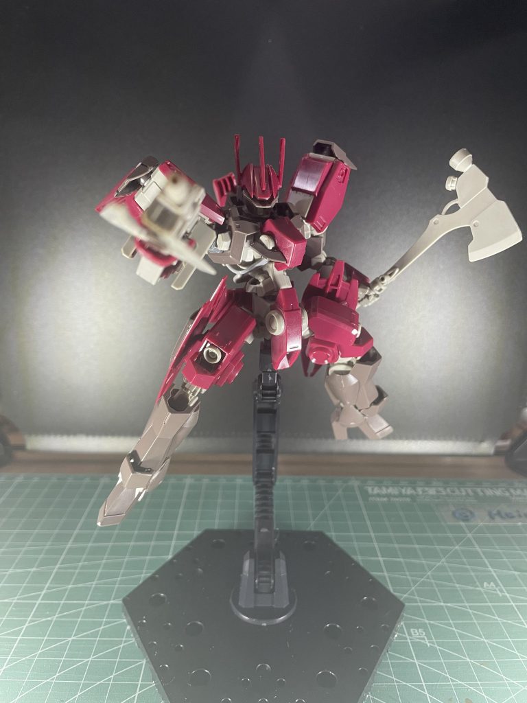 まずこのキットシュバルベカスタムは元々シュバルベという機体の改造機という設定のためランナーの中にシュバルベの武器とシュバルベのパーツが余るようになっております。 しかもその事に気づかれていないのかまだ割と色々な店舗で見かける!買え!