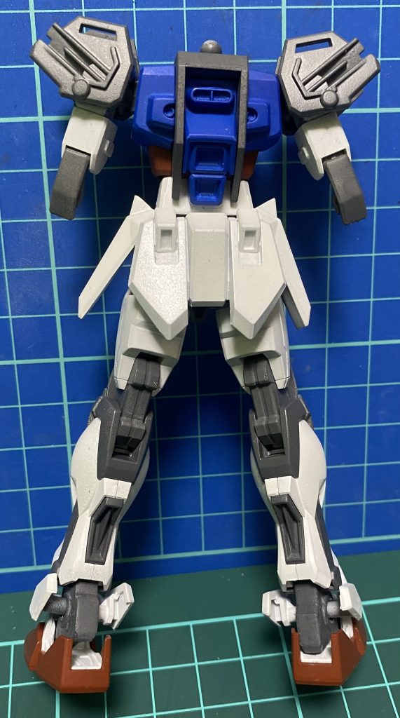 ストライカーパックの接続用の穴埋め、足首パーツの方持ちを両持ちに変更。