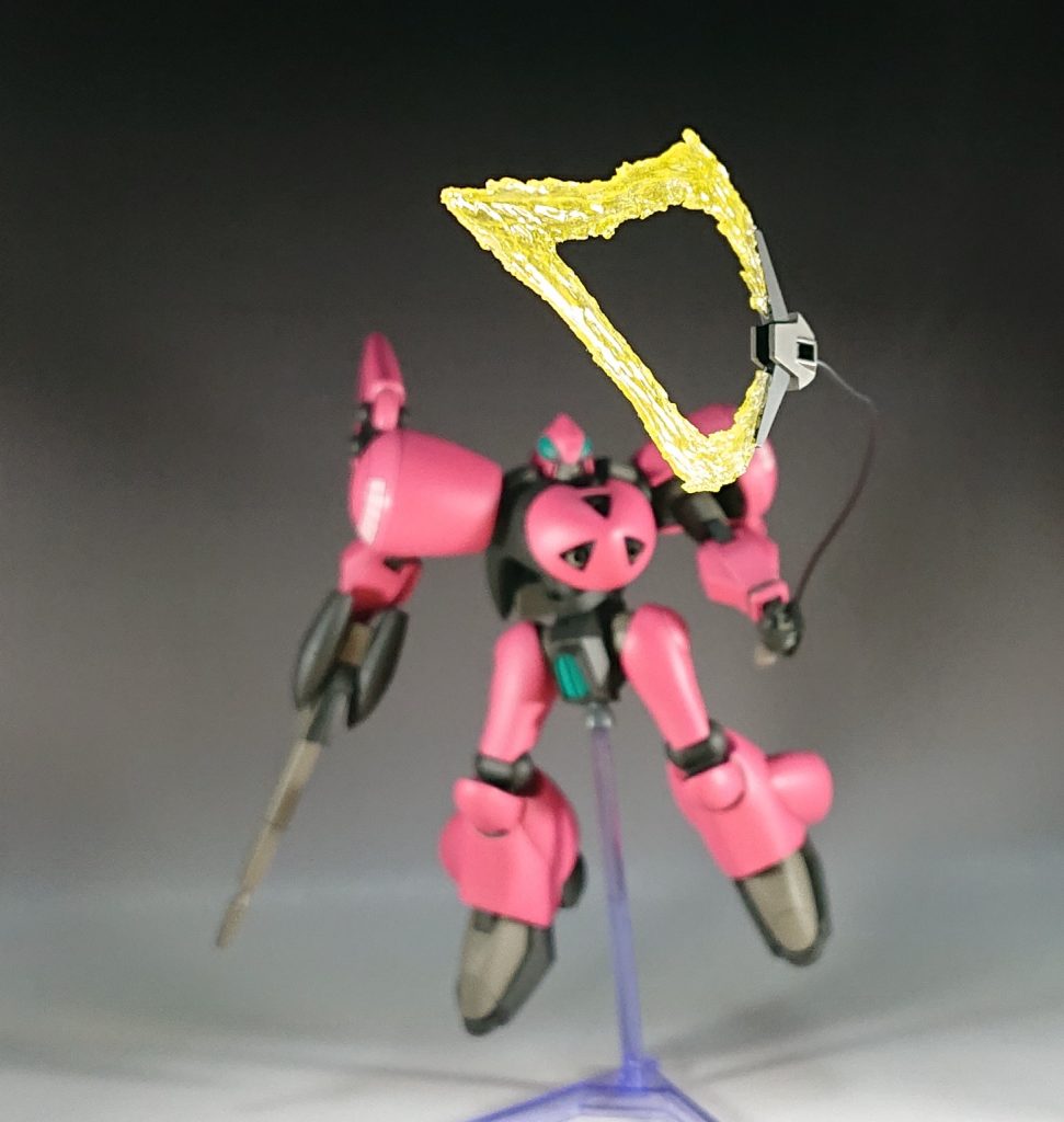 こちらも劇中で使用しているコンティオの特殊武装ループサーベル。キットには付属していませんが面白そうなので製作しました。サーベルの柄が展開しビーム刃を展開して射出されます