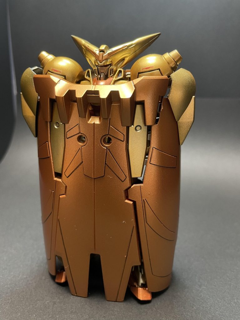 劇中での描写はなかったと思いますが、ハイパーモードでマントを閉じた状態