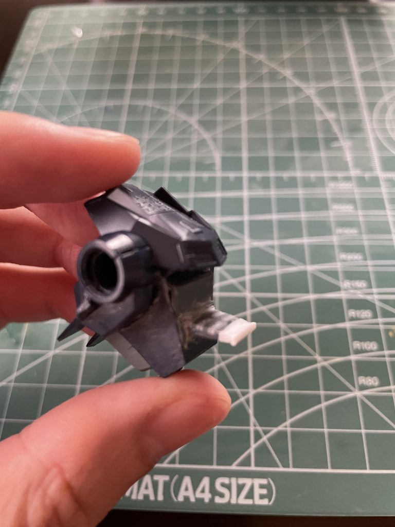 ブレてますがバックパックが対応してなかったので延長して取り付けました。付けると見えなくなるので、この辺は適当でしたね笑