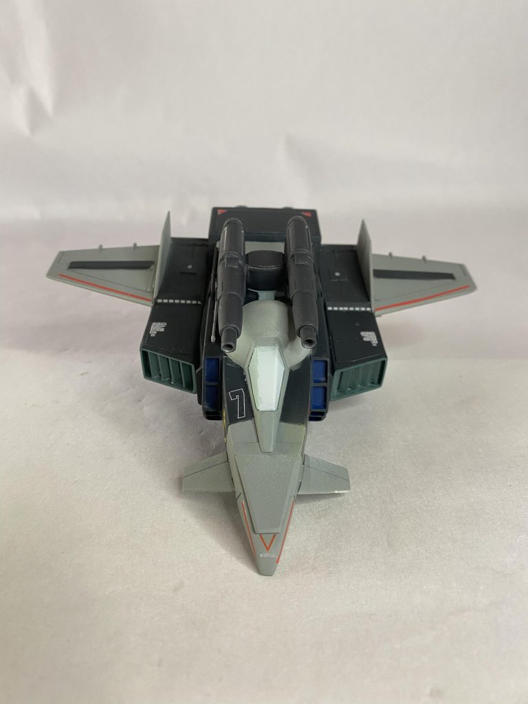 配色はグレー中心に仕上げました。