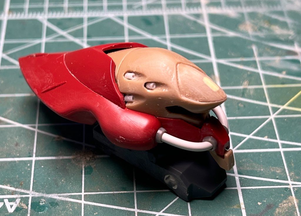 あたまの六門のバルカン砲部は全て貫通し1ミリプラ棒で砲身を再現。