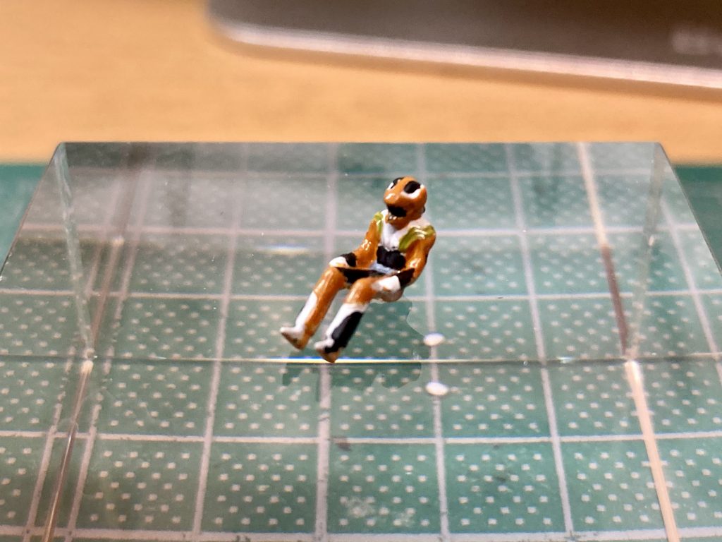 最後にパイロットも面相筆で塗装しました！