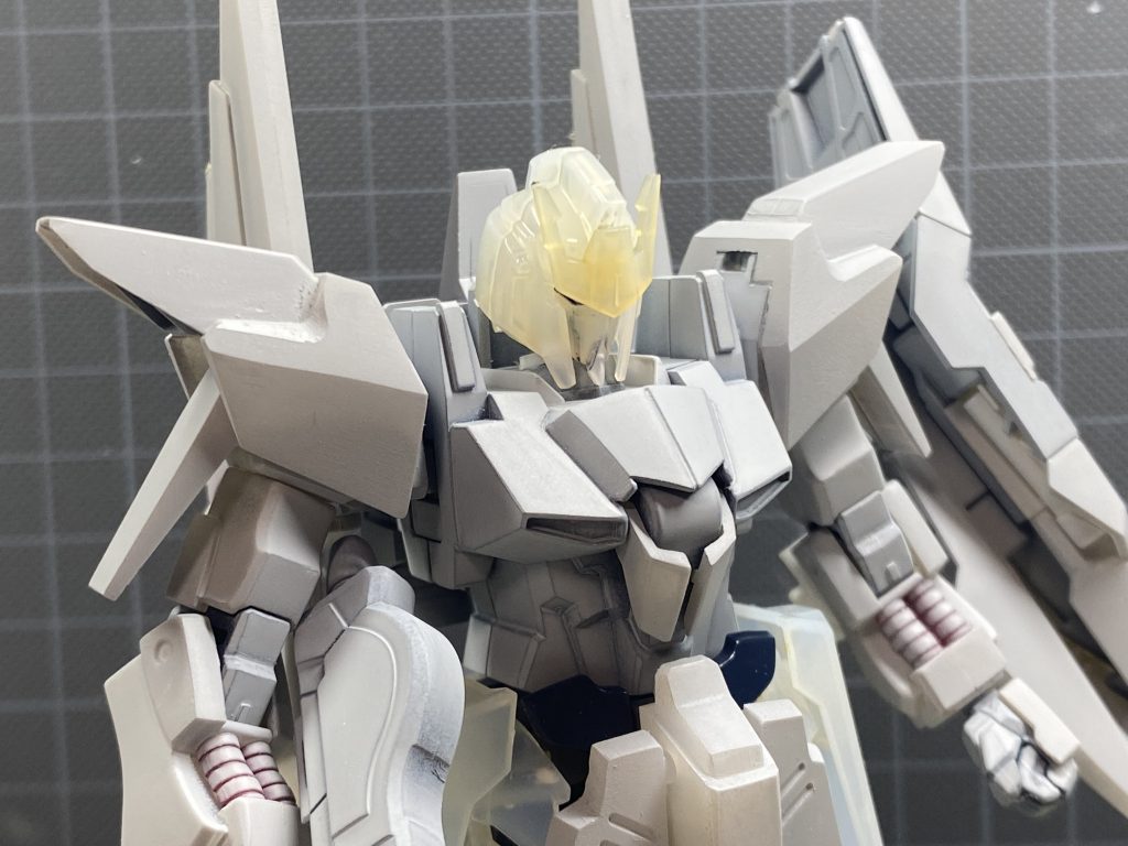 次に気に入らなかったのが顔面。首の長さやフェイスを何度も手直しして、納得の顔面にしました。