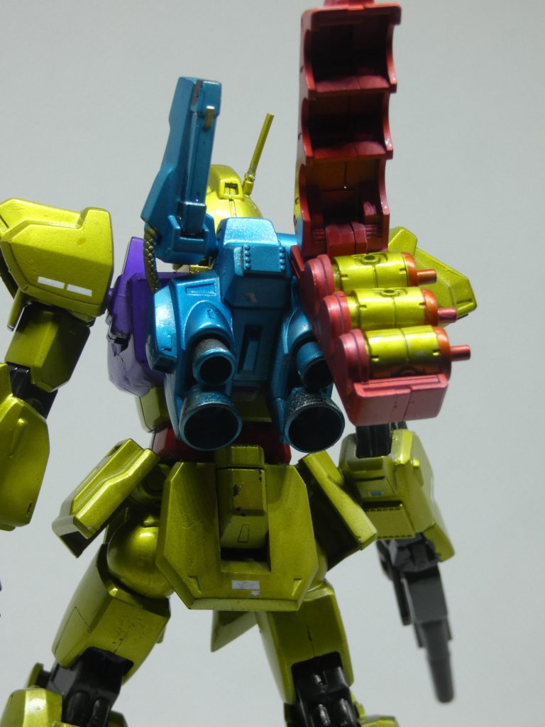 また、開発途上であるコンテナ型ファンネルも装備されたがエネルギー出力が弱く敵に決定的な打撃を与える事は出来なかった。戦闘データーはフィードバックされ後のサザビーのファンネル開発に役立ったとも言われている。