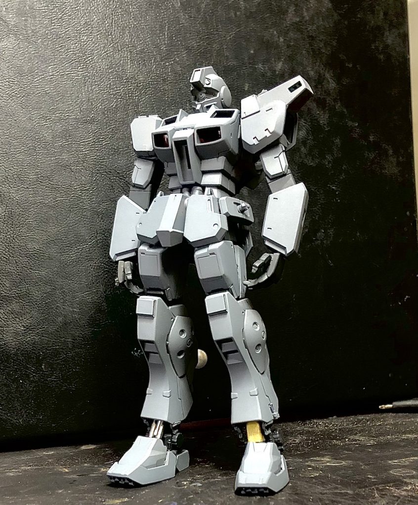 初めてサフチェックをしましたが、如何に整面処理が下手かよく分かりました笑此処から本塗装までがつらくて長い作業でした。