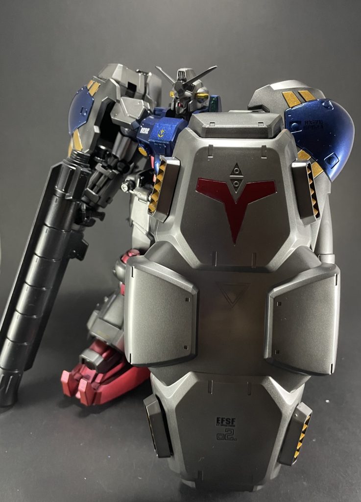 昔のMGのキットなのと、自分の力量不足でポージングはあまりとれていません😰