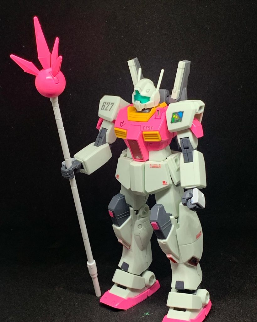 付属のシールとコーションデカールを組み合わせて貼ってます。半分成型色活用で半分塗装です。