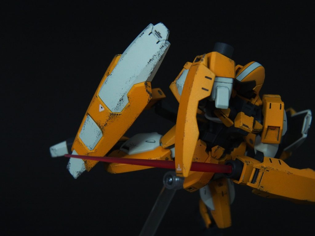 計4枚のシールドで防御しながらの近接戦が得意です。