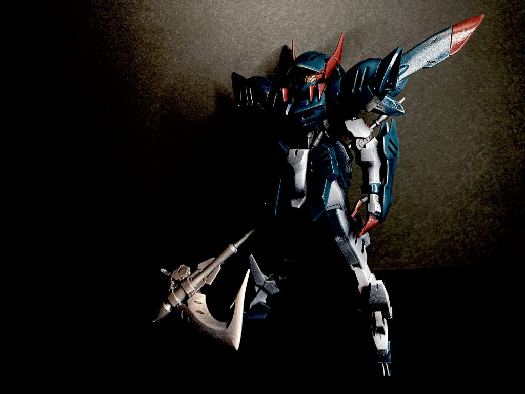 機体に暗い部分が多いせいか、背景を真っ黒にできませんでした。