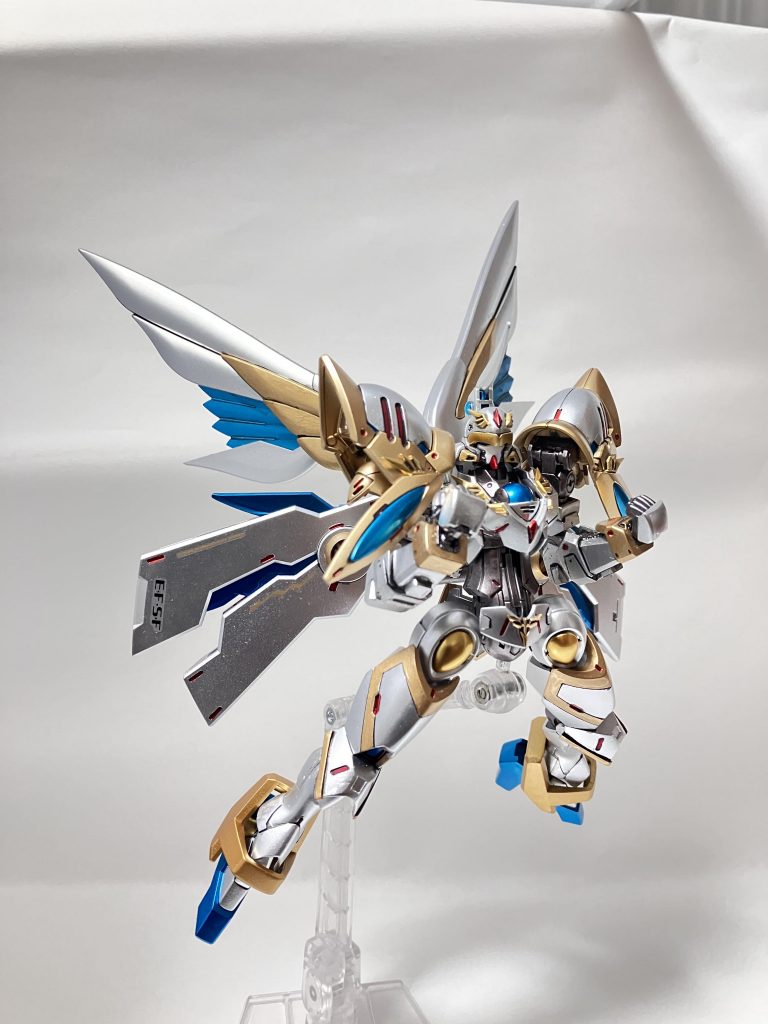 空中戦では無類の強さを誇る不思議な残像を残しながら華麗に舞う