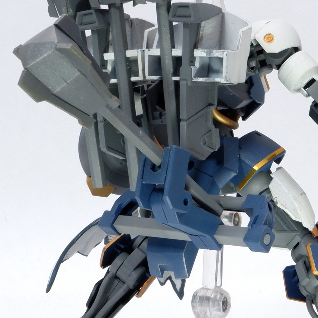 ▲シルヴァバレトサプレッサーからアイデアを得たメイス交換システム。機体出力が武器の耐久力を超えているため激しく打ち付けると武器が壊れてしまう、というデメリットをじゃあメイスを増やせばいいじゃんという脳筋思考で解決したシステムです。