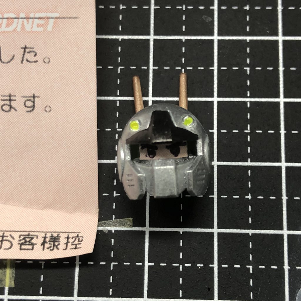 レシートの端っこを切って眼を描いて貼り付けました。仮バージョンのつもりだったのですが、愛着が出てきてそのままです。