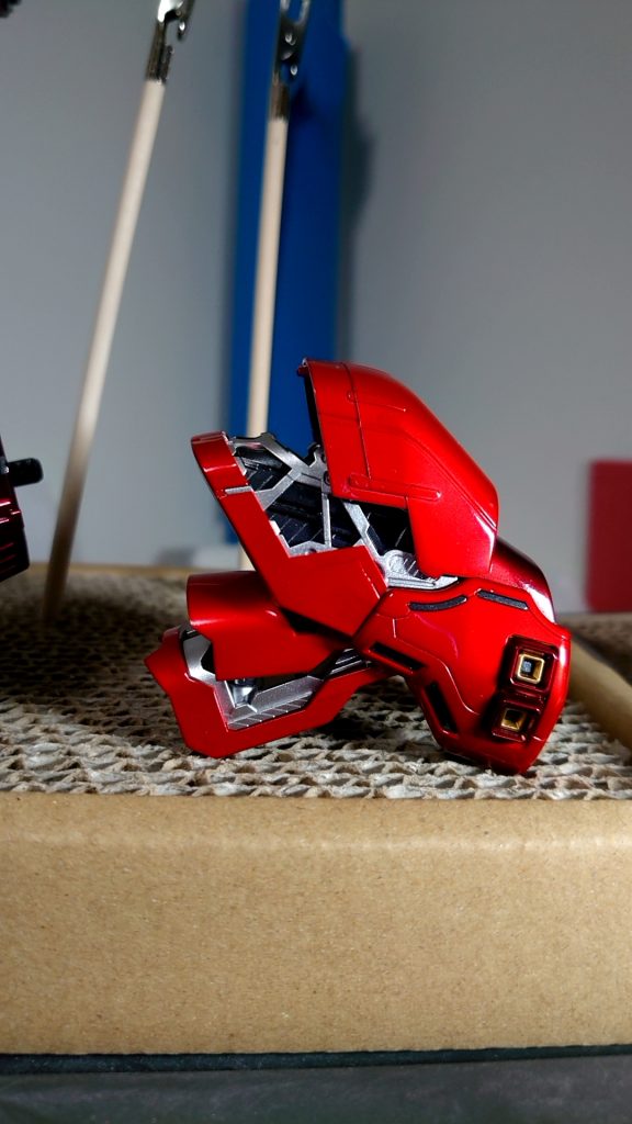 内部は鮮やかなシルバーで