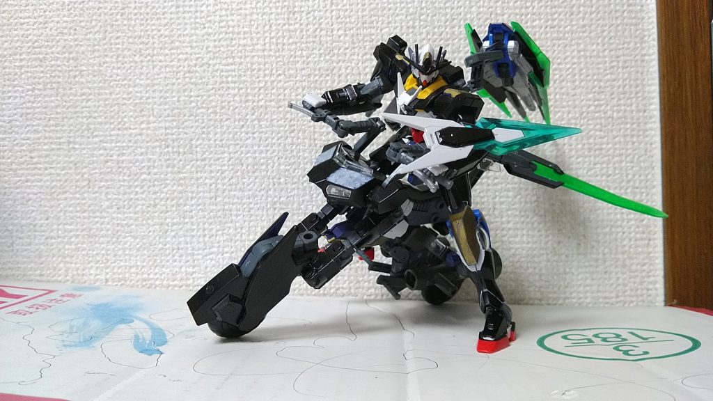 昔はこのクアンタリペアシャドウが搭乗する予定だったのだが(というかこいつ専用のつもりで作った)腰のパーツが見事に折れてしまって乗り手が不在とのこと。乗り手も作らねば...。