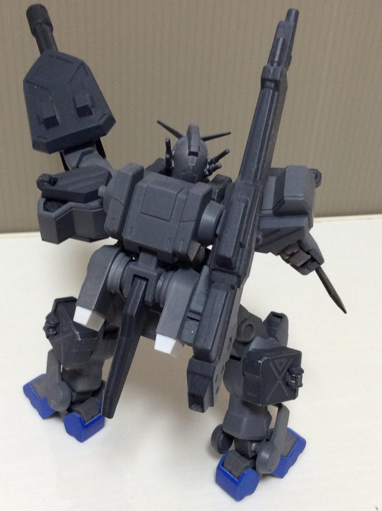 バックには長距離用のロングレンジキャノンと強襲用としてバーニアを強化しています。