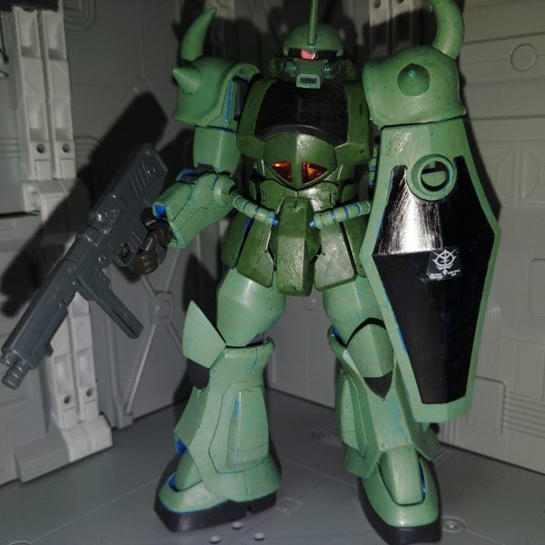 マーカー塗りのグフ