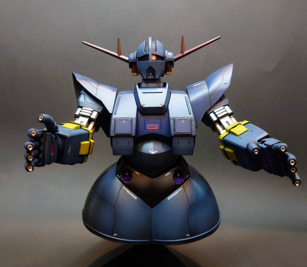 指はソケットピン使用。口はビーズ。顔、肩、手の甲はプラ板、プラ棒。