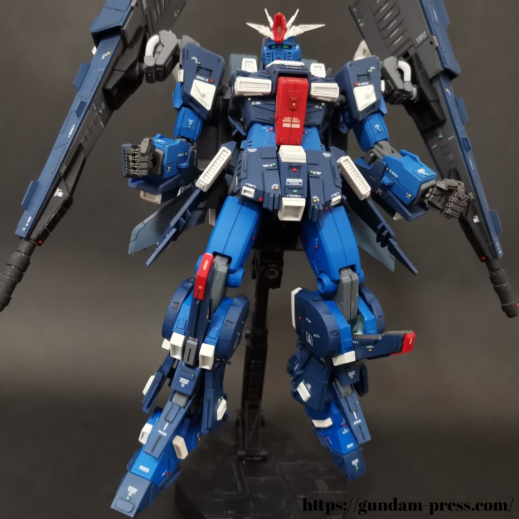 肩のジョイントとムーバブルシールドはフライルーから流用しました。