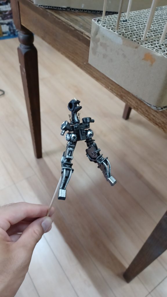 外装パーツで隠れますが、内部フレームも丁寧に(笑)