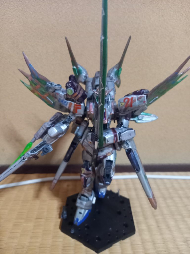 ネジに銅線巻いて作ったミラージュコロイドシステムを機能させて、スラスター停止し偵察機モード。