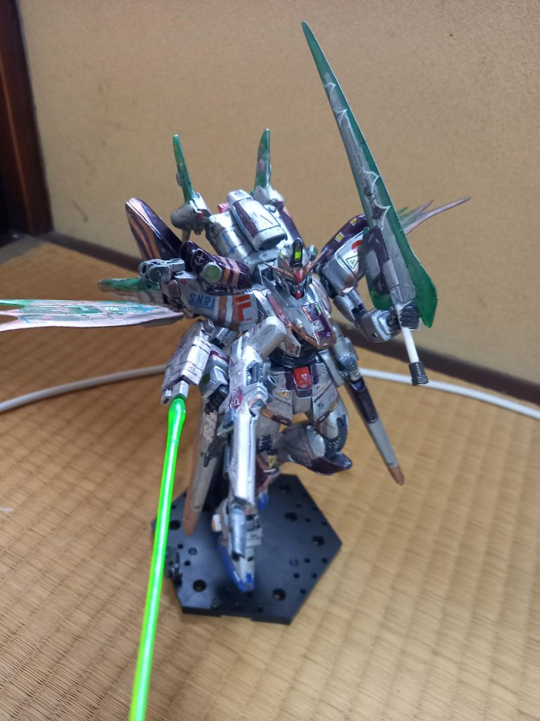 センサー翼を寝かせて空戦モード。