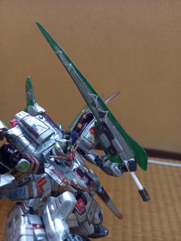 F91に、大振りの武器を持つものを与えて見たくて大剣。参考にガンダムM91も取り入れてます