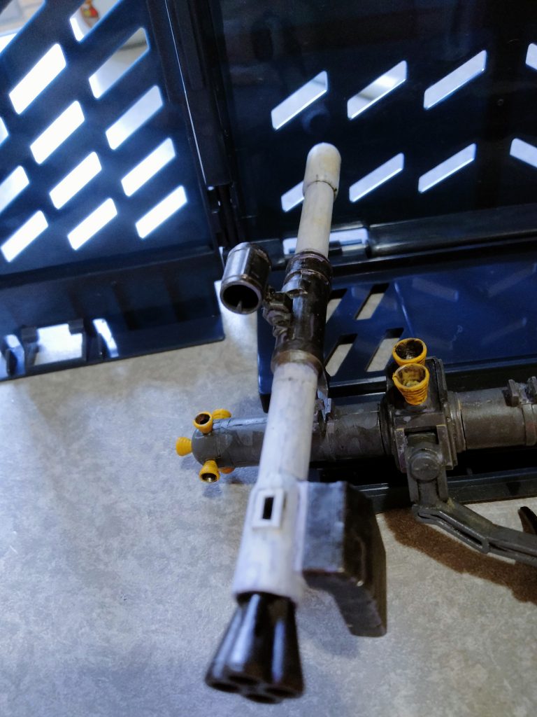 ハイパーバズーカぽい色にしました。もう一本はシュワちゃんが使いそうなイメージの色に