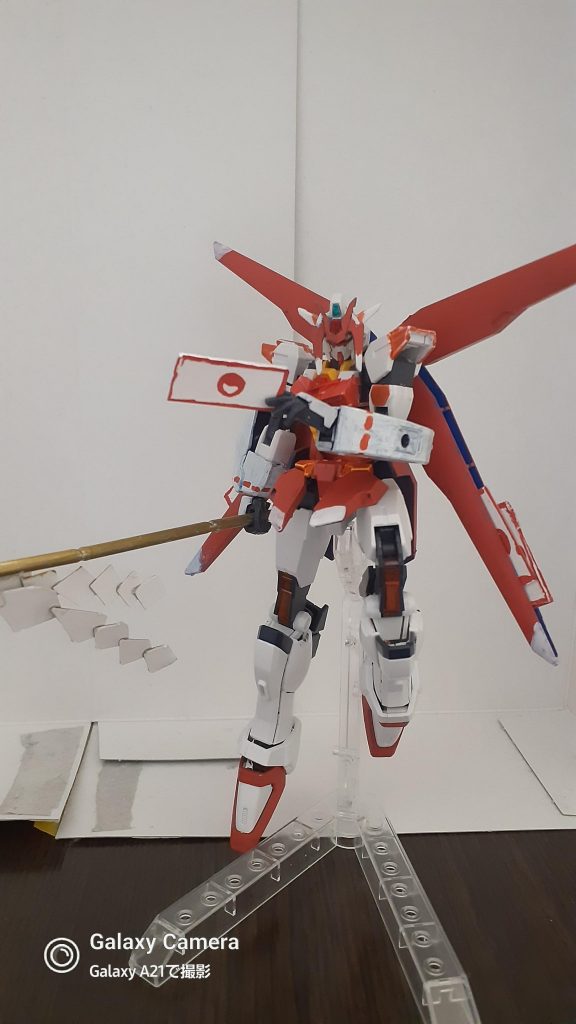 そして合体してこうなります。ちなみに持っている御札は、8つ作りましたが、小さくてとても大変でした、、