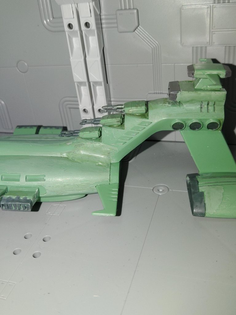 ムサイは後期型以外前に出撃出来ない、キャメルパトロール艦隊のトクメル型以外は寝そべって後ろに射出するしかないただ哨戒部隊のガトーや強襲任務のシーマの艦隊が後期仕様なのはこの仕様も運用違いなのかもしれませんあと格納庫がコムサイの後ろ側にあると言うのでその辺りを解決するオプションパーツを考えたいとおもいます