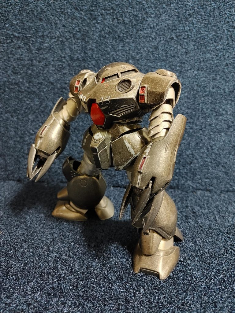 １枚目と同じズゴックＥですが角度、光具合でゴールドっぽくなりました(笑)