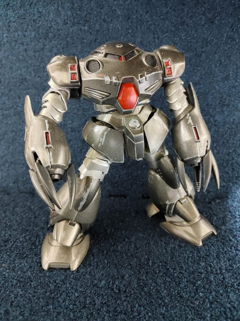 上記２枚と同じズゴックＥですが…また違う色彩になりました！同じガンプラでも角度を変えたりするだけで変化が楽しめますが、まだまだ作成・写真ともに上達を目指して修行あるのみです。