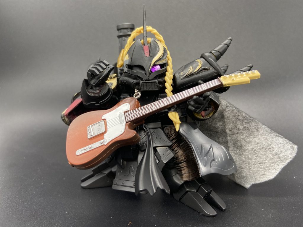 黒サフ時にはヘビメタっぽい遊びもはさみつつ…