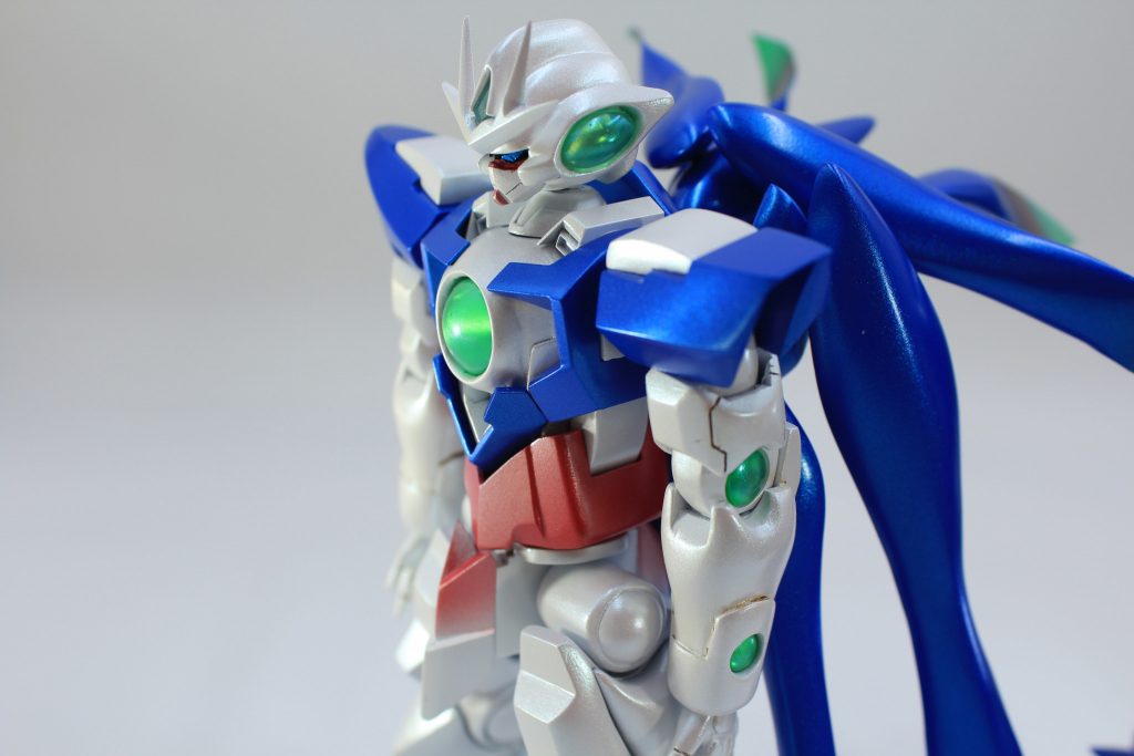 俯瞰撮影。胸部の発光は撮影ライトの反射によるものです