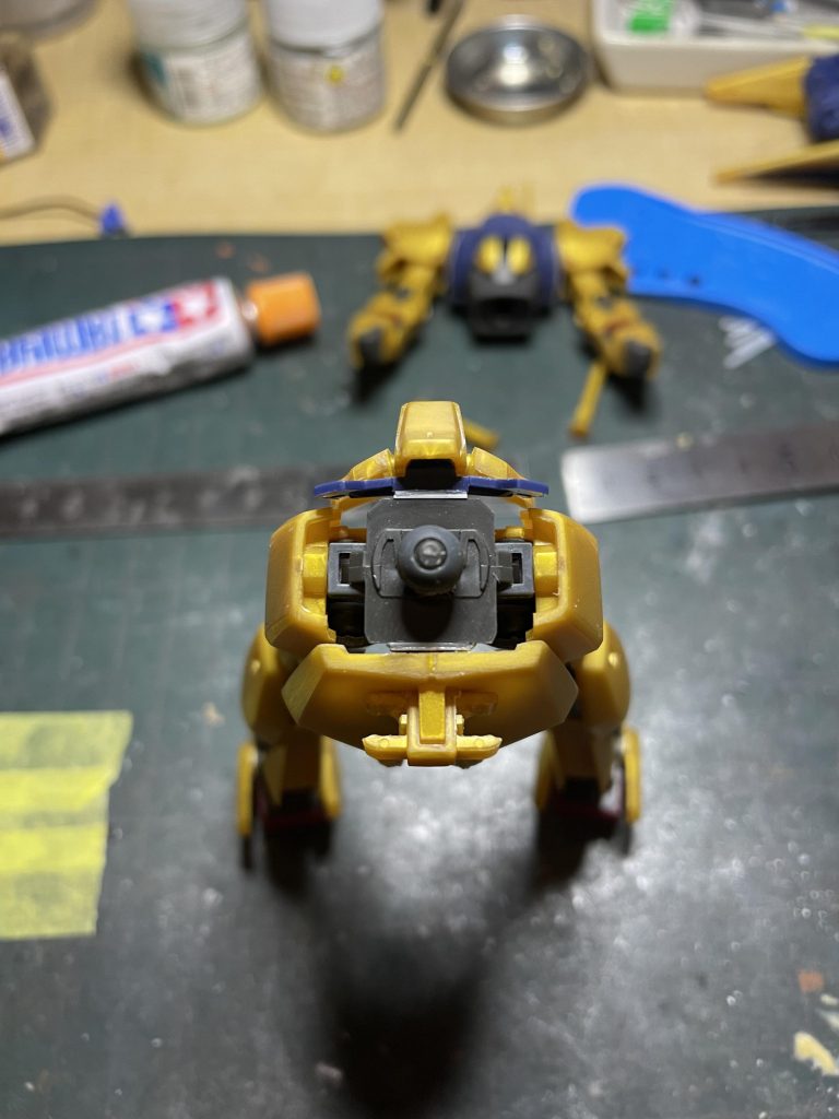 腰回りはプラ板を足して厚みを出してみました。