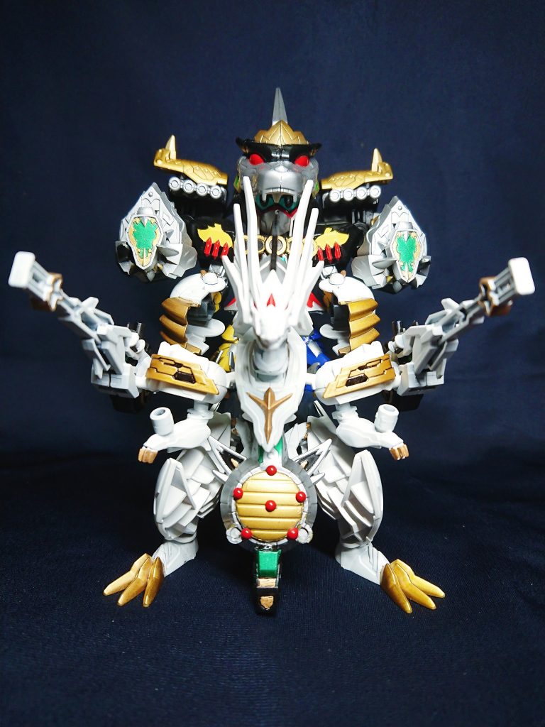 正面から見ると五角形にバランスが取れて見えるデザインです。