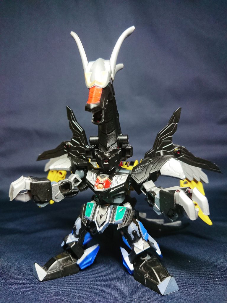 聖騎士となったウィザードが魔法により半身をドラゴンに変えた姿。セイントウィザードの意のままに戦う。