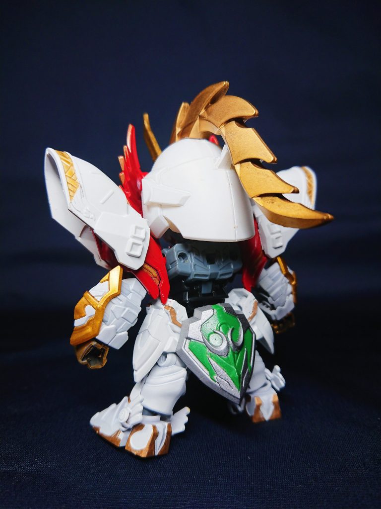 呂布トールギスの頭飾りがセイントカイザーと完全に形状一致。リアスカートはドラゴン時に余剰となるウィザードのスカートを取り付けているので、合ってない色は脳内保管で。