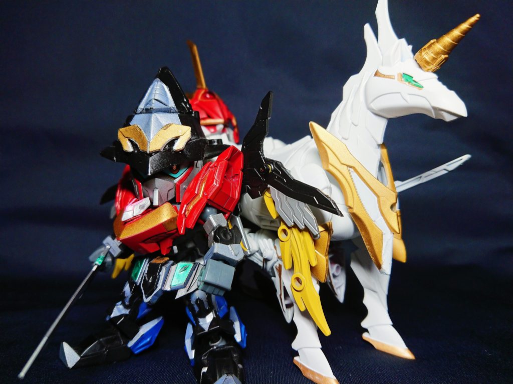 普段はウィザードと一角軍馬の状態で。切り札としてのセイント&ドラゴンとなります。完成していた物に、破綻なく新しく予定の無かった2つのギミックを追加したため、ユニゴルオンは変形合体ではなく単体の軍馬となってしまいましたが、バランス的にはこれで正解だったかと思います。