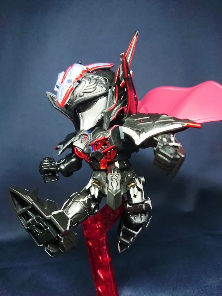 下半身はまぁまぁ可動するので、シャイニングキックくらいはできる？究極！ゲシュペn …ってくらい顔がなんだかゲシュペンスト風