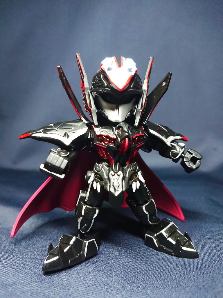 パーツ構成は半分アルカイザーと同じに。いつものように小林画をイメージに制作のため、赤やシルバーの線はフリーハンドで絵っぽく。肩当てがデカすぎた感あるけど、ハッタリ感はあるかも。