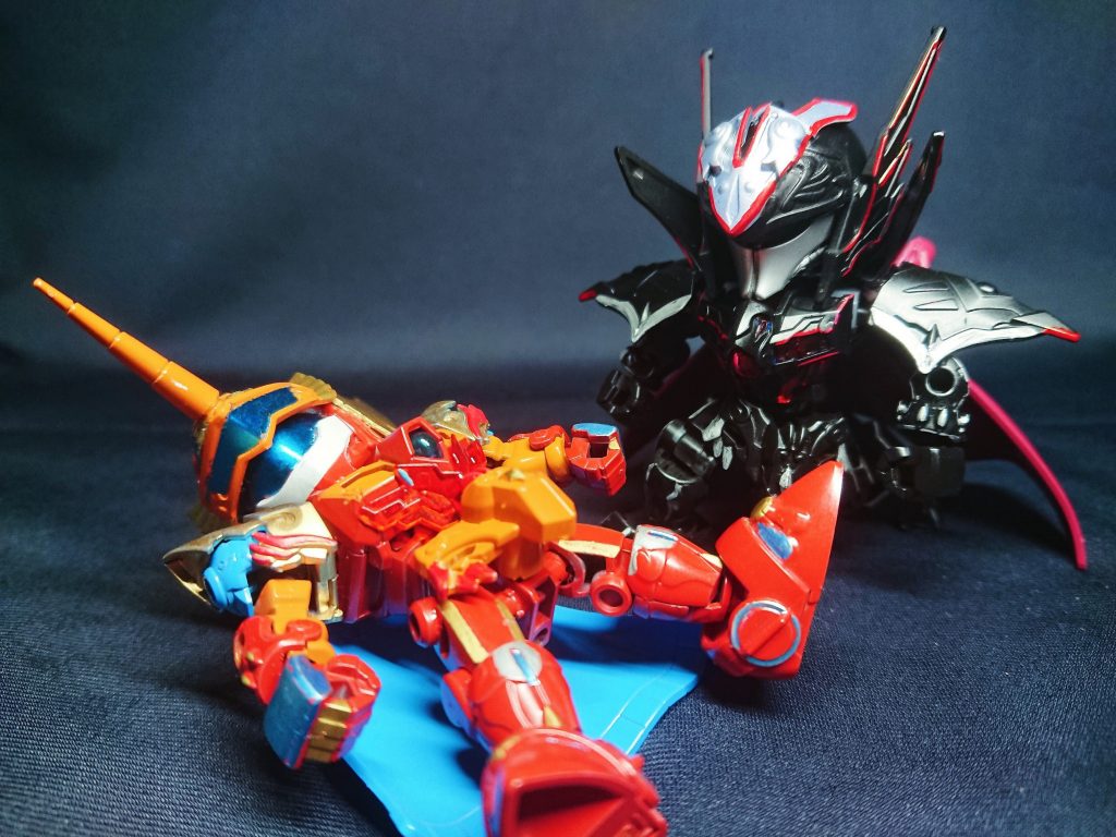 レッド「あんた一体なんだ、その格好は？俺にもこんなもの着せて、ふざけてるのか！」