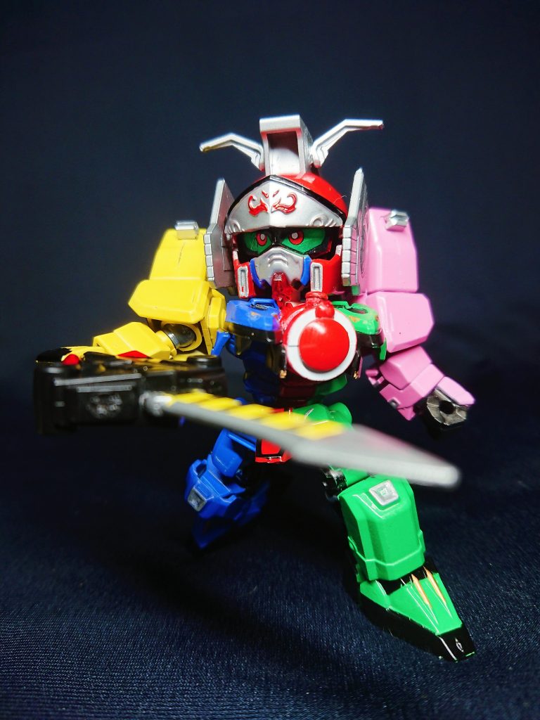 さすがに今回のはSD化はどうなるか不安でしたが、パーツが決まると色を合わせるだけでなんとかなっていくもんですね。